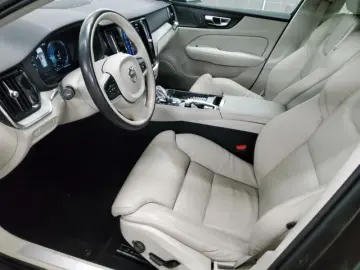 VOLVO V60 T6 AWD Inscription Leder Navi LED