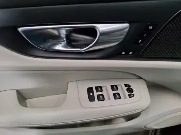 VOLVO V60 T6 AWD Inscription Leder Navi LED