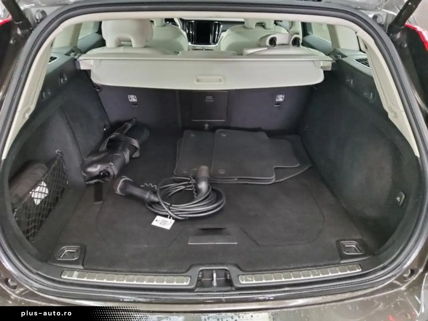 VOLVO V60 T6 AWD Inscription Leder Navi LED
