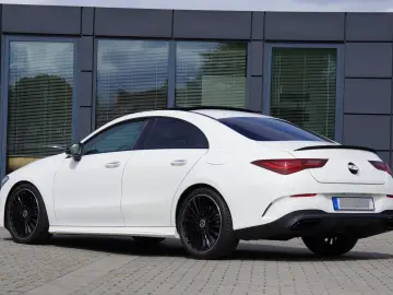 MERCEDES-BENZ CLA 250 4Matic AMG Line   JUNGE STERNE…