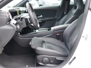 MERCEDES-BENZ CLA 250 4Matic AMG Line   JUNGE STERNE…