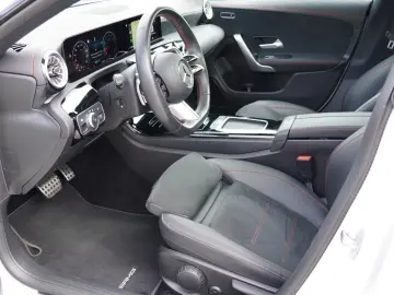 MERCEDES-BENZ CLA 250 4Matic AMG Line   JUNGE STERNE…