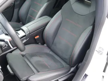 MERCEDES-BENZ CLA 250 4Matic AMG Line   JUNGE STERNE…