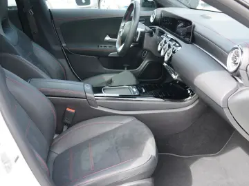 MERCEDES-BENZ CLA 250 4Matic AMG Line   JUNGE STERNE…