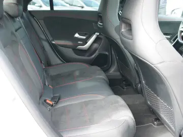 MERCEDES-BENZ CLA 250 4Matic AMG Line   JUNGE STERNE…