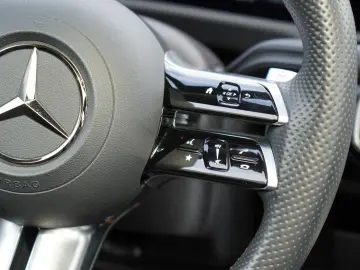 MERCEDES-BENZ CLA 250 4Matic AMG Line   JUNGE STERNE…