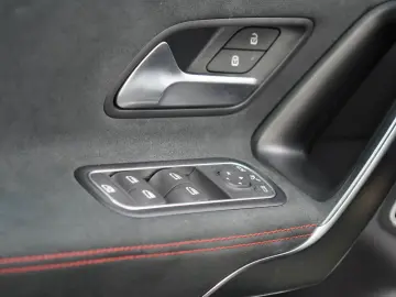 MERCEDES-BENZ CLA 250 4Matic AMG Line   JUNGE STERNE…