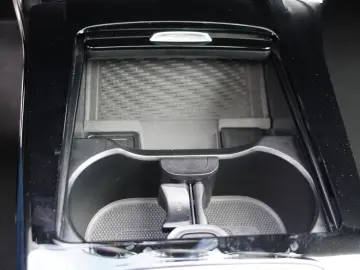 MERCEDES-BENZ CLA 250 4Matic AMG Line   JUNGE STERNE…