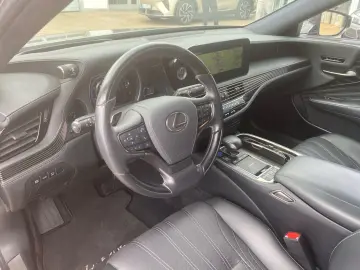 LEXUS LS 500 h Executive Line  Matrix Luftfeder 360 HU
