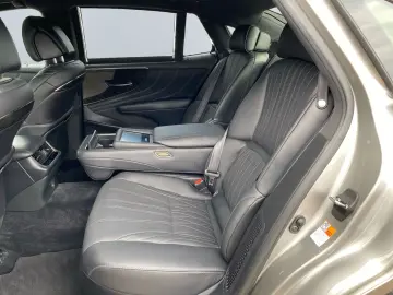 LEXUS LS 500 h Executive Line  Matrix Luftfeder 360 HU