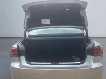 LEXUS LS 500 h Executive Line  Matrix Luftfeder 360 HU