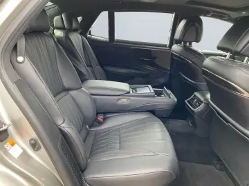 LEXUS LS 500 h Executive Line  Matrix Luftfeder 360 HU
