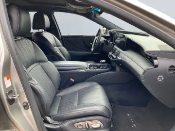 LEXUS LS 500 h Executive Line  Matrix Luftfeder 360 HU