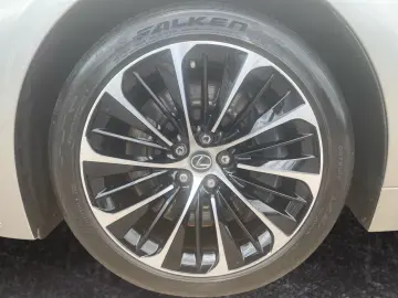 LEXUS LS 500 h Executive Line  Matrix Luftfeder 360 HU