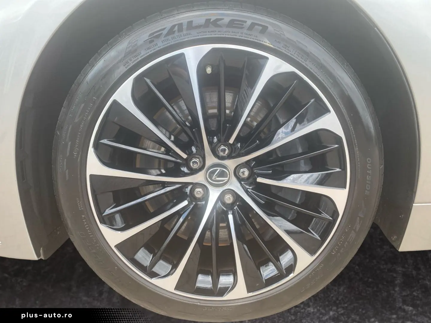LEXUS LS 500 h Executive Line  Matrix Luftfeder 360 HU