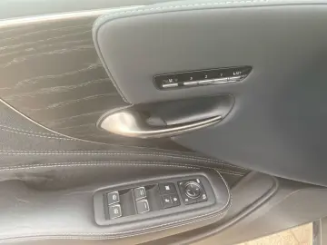 LEXUS LS 500 h Executive Line  Matrix Luftfeder 360 HU