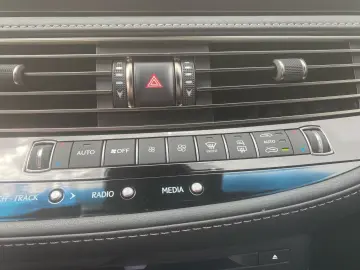 LEXUS LS 500 h Executive Line  Matrix Luftfeder 360 HU