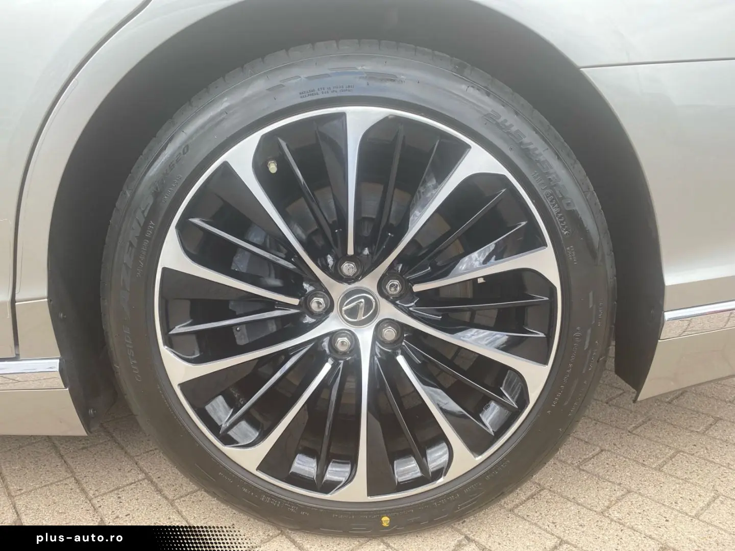 LEXUS LS 500 h Executive Line  Matrix Luftfeder 360 HU