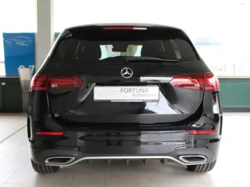 MERCEDES-BENZ B 200 AMG Line LED Navi Rückfahrkamera