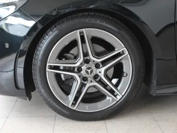 MERCEDES-BENZ B 200 AMG Line LED Navi Rückfahrkamera