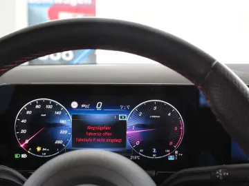 MERCEDES-BENZ B 200 AMG Line LED Navi Rückfahrkamera