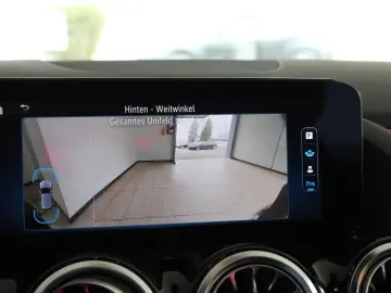 MERCEDES-BENZ B 200 AMG Line LED Navi Rückfahrkamera