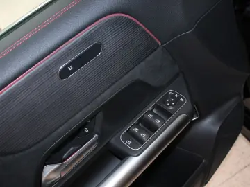 MERCEDES-BENZ B 200 AMG Line LED Navi Rückfahrkamera
