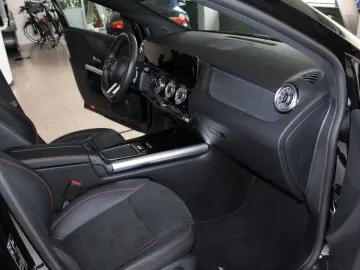 MERCEDES-BENZ B 200 AMG Line LED Navi Rückfahrkamera