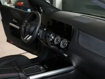 MERCEDES-BENZ B 200 AMG Line LED Navi Rückfahrkamera