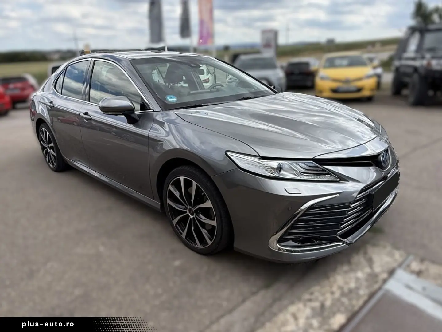 TOYOTA Camry Luxury