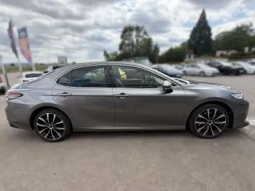 TOYOTA Camry Luxury