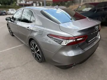 TOYOTA Camry Luxury