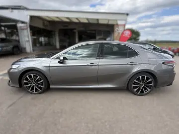 TOYOTA Camry Luxury