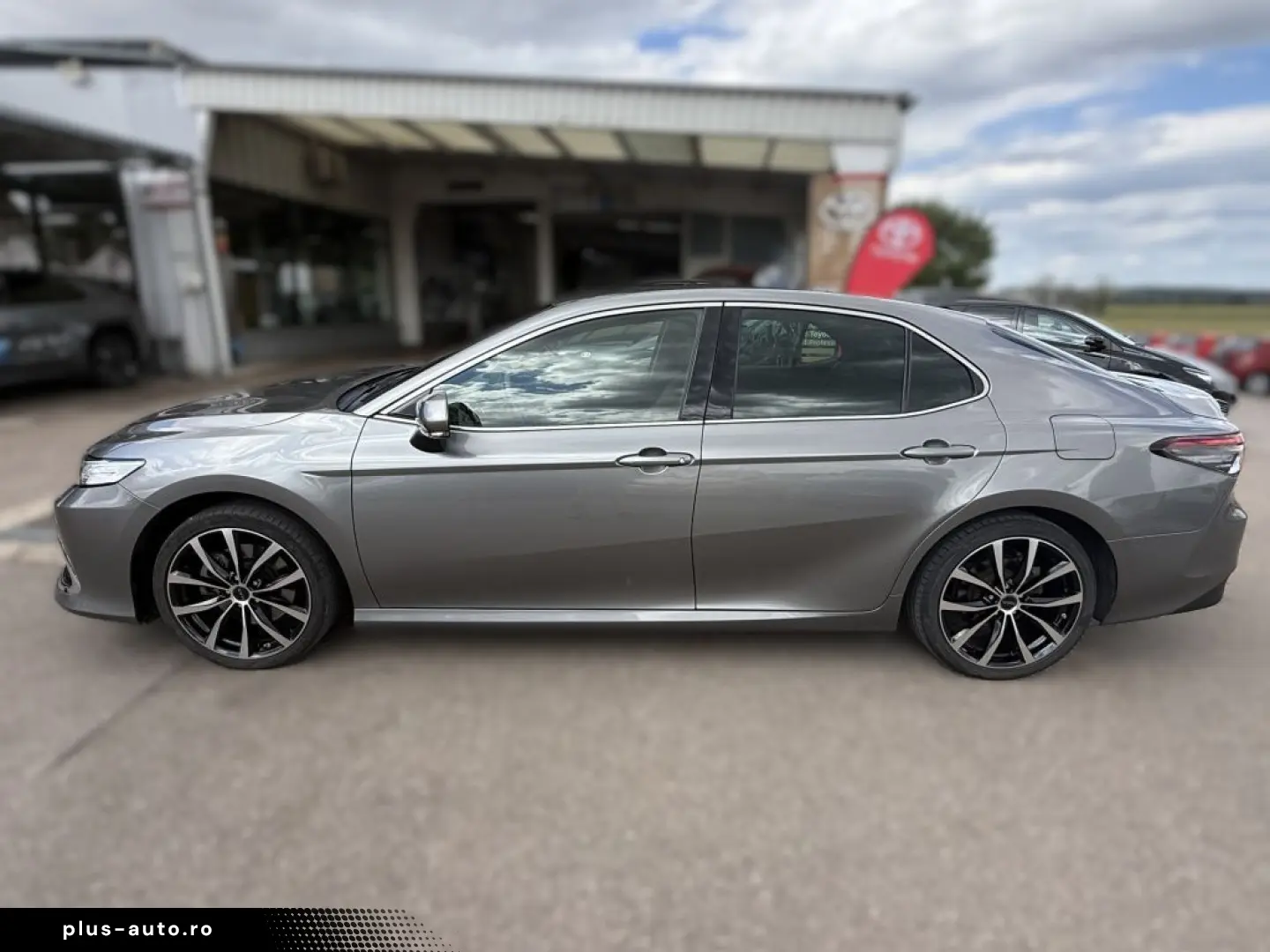 TOYOTA Camry Luxury