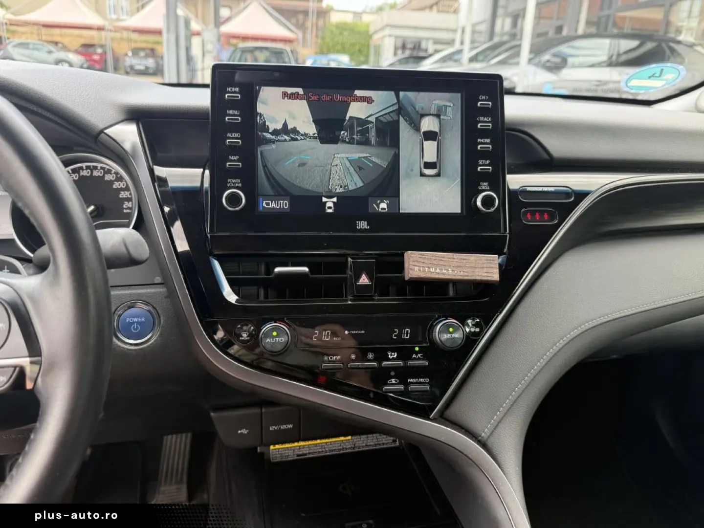 TOYOTA Camry Luxury