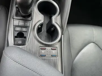 TOYOTA Camry Luxury
