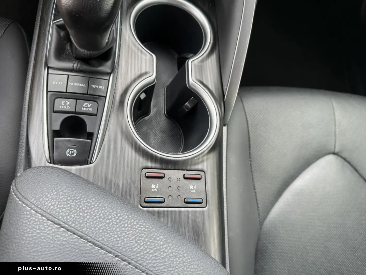 TOYOTA Camry Luxury