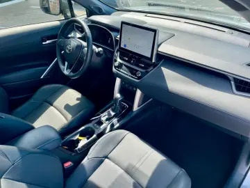 TOYOTA Corolla Cross 2.0 Hybrid Lounge DACH LEDER 360