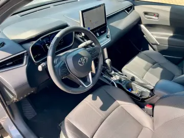 TOYOTA Corolla Cross 2.0 Hybrid Lounge DACH LEDER 360