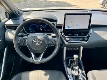 TOYOTA Corolla Cross 2.0 Hybrid Lounge DACH LEDER 360