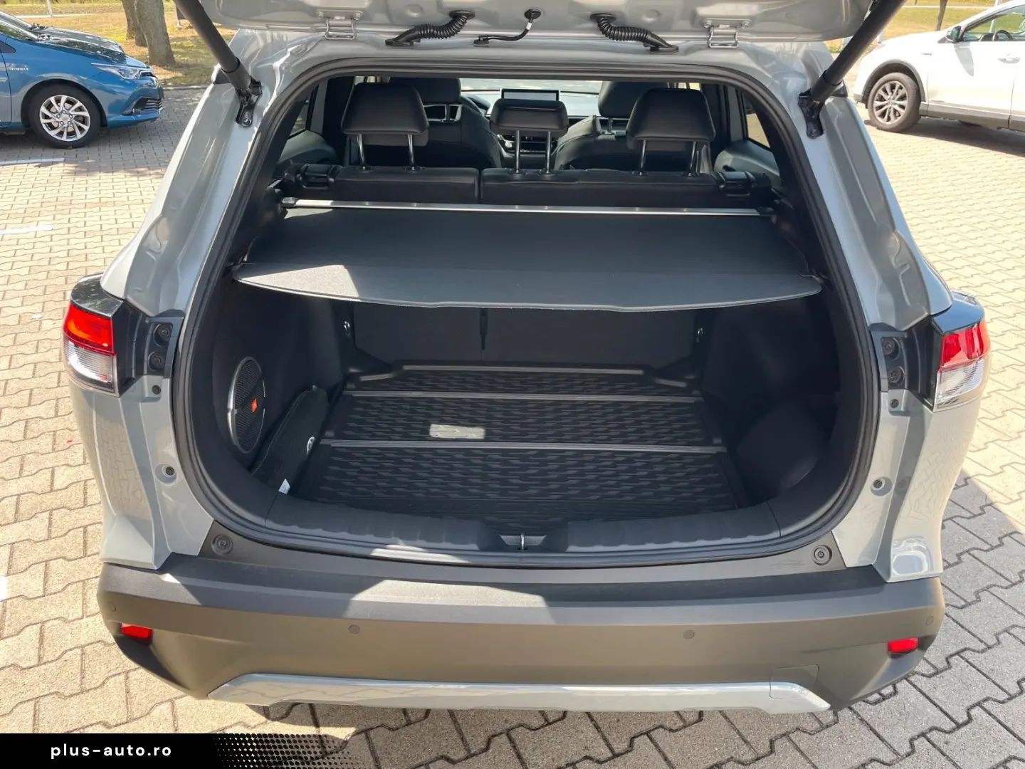 TOYOTA Corolla Cross 2.0 Hybrid Lounge DACH LEDER 360