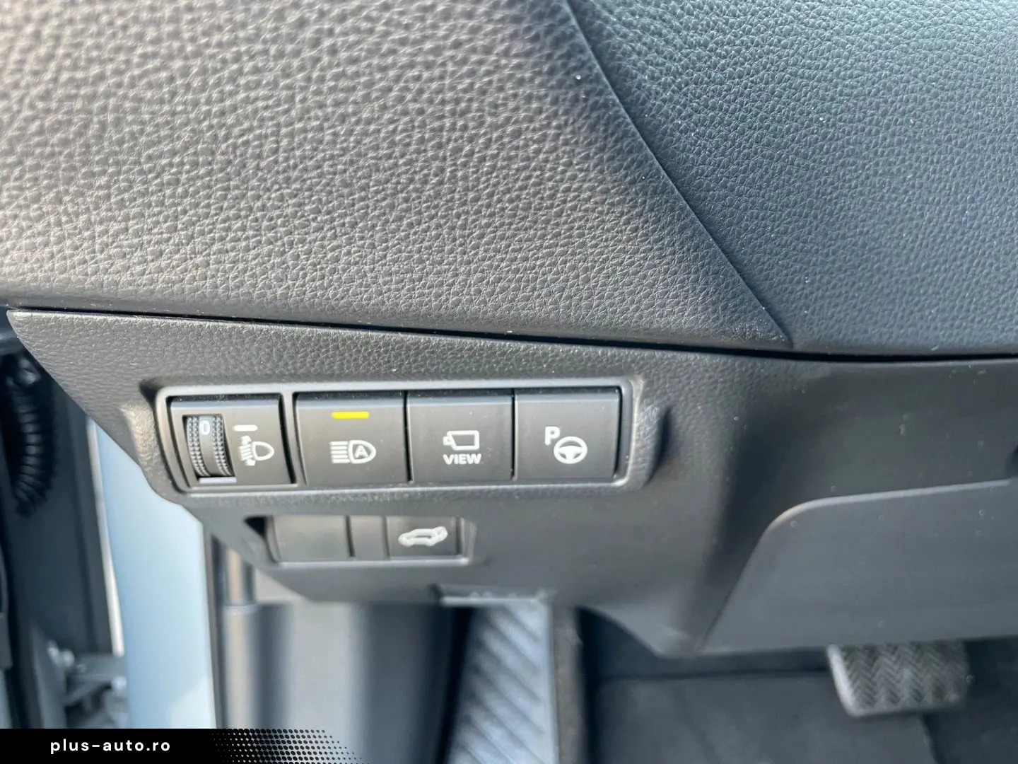 TOYOTA Corolla Cross 2.0 Hybrid Lounge DACH LEDER 360