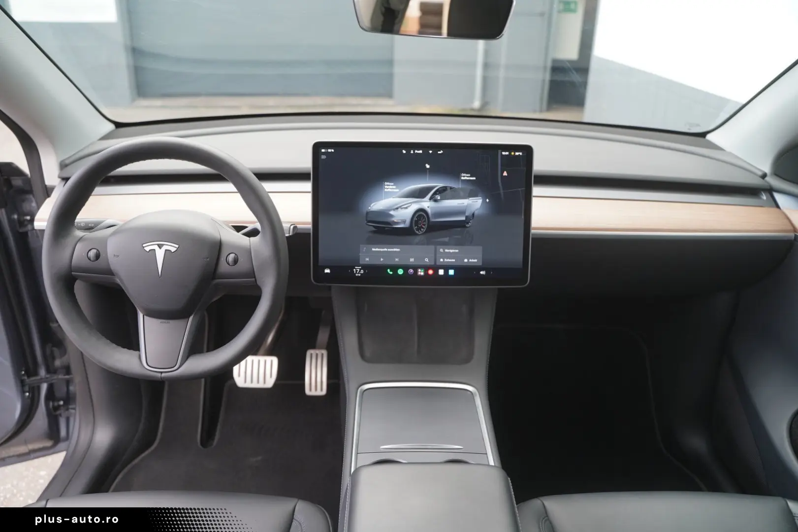TESLA Model Y Performance  1. Hand