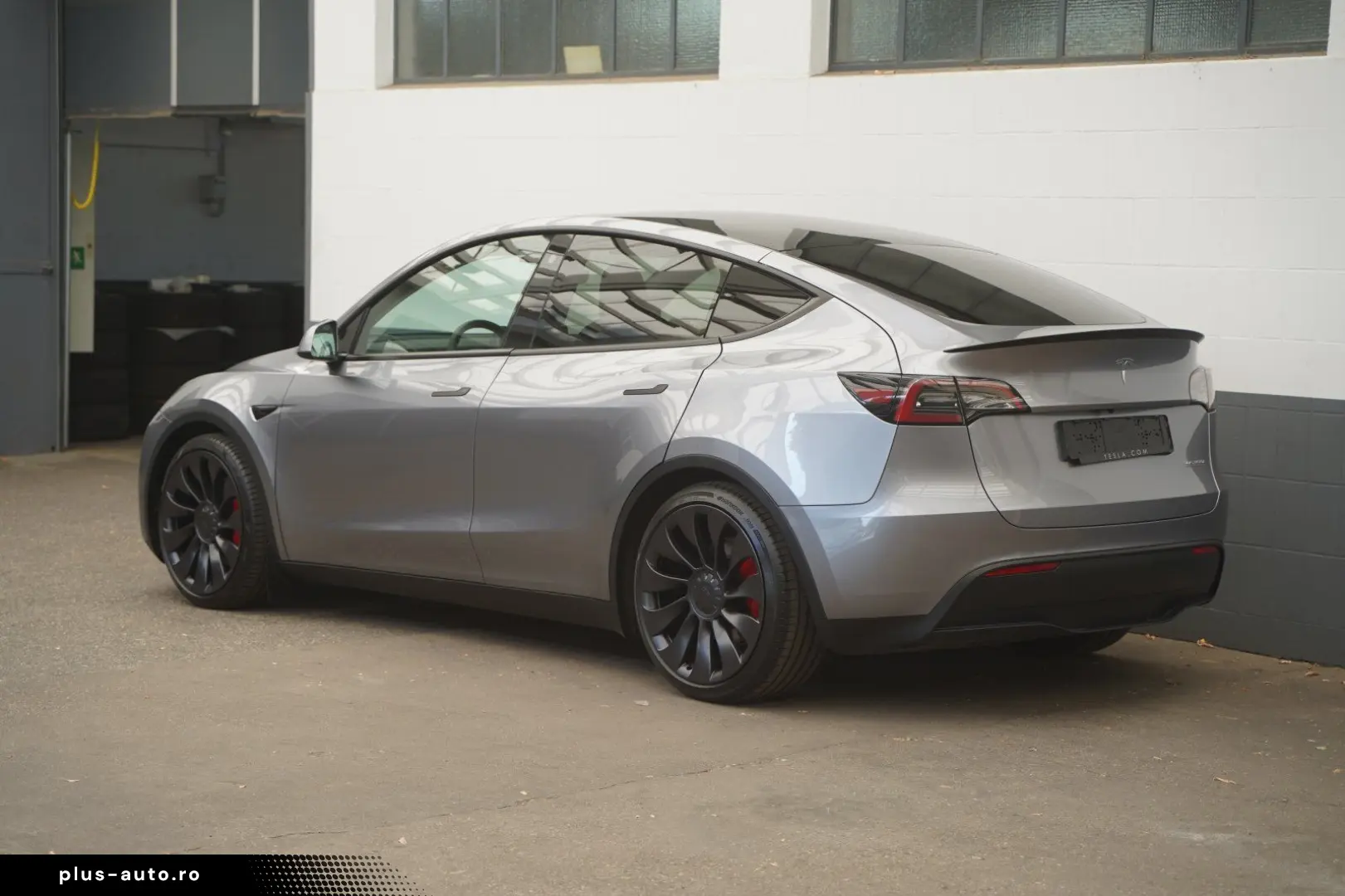 TESLA Model Y Performance  1. Hand