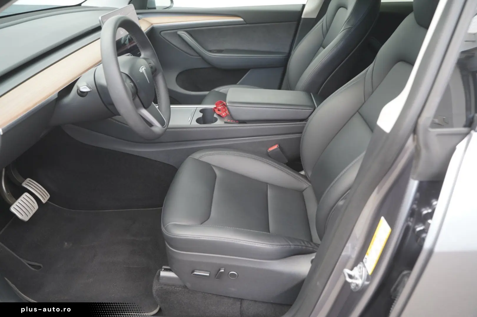 TESLA Model Y Performance  1. Hand