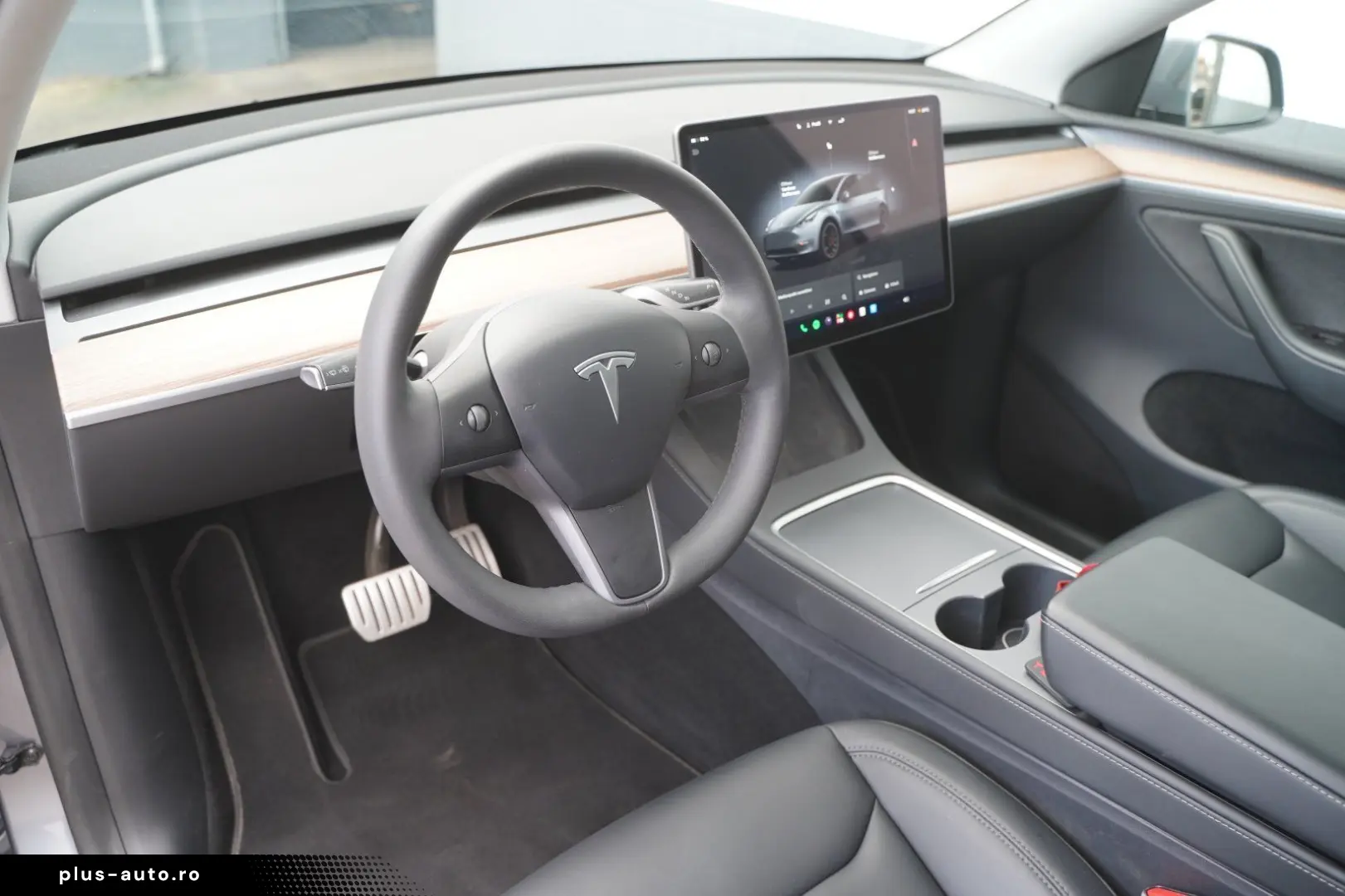 TESLA Model Y Performance  1. Hand