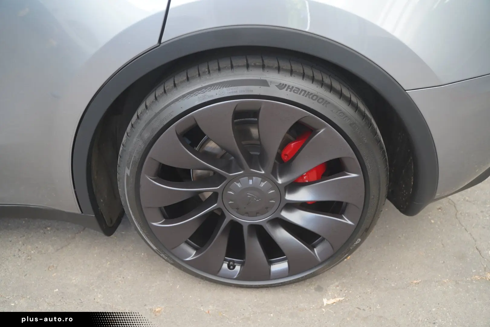 TESLA Model Y Performance  1. Hand