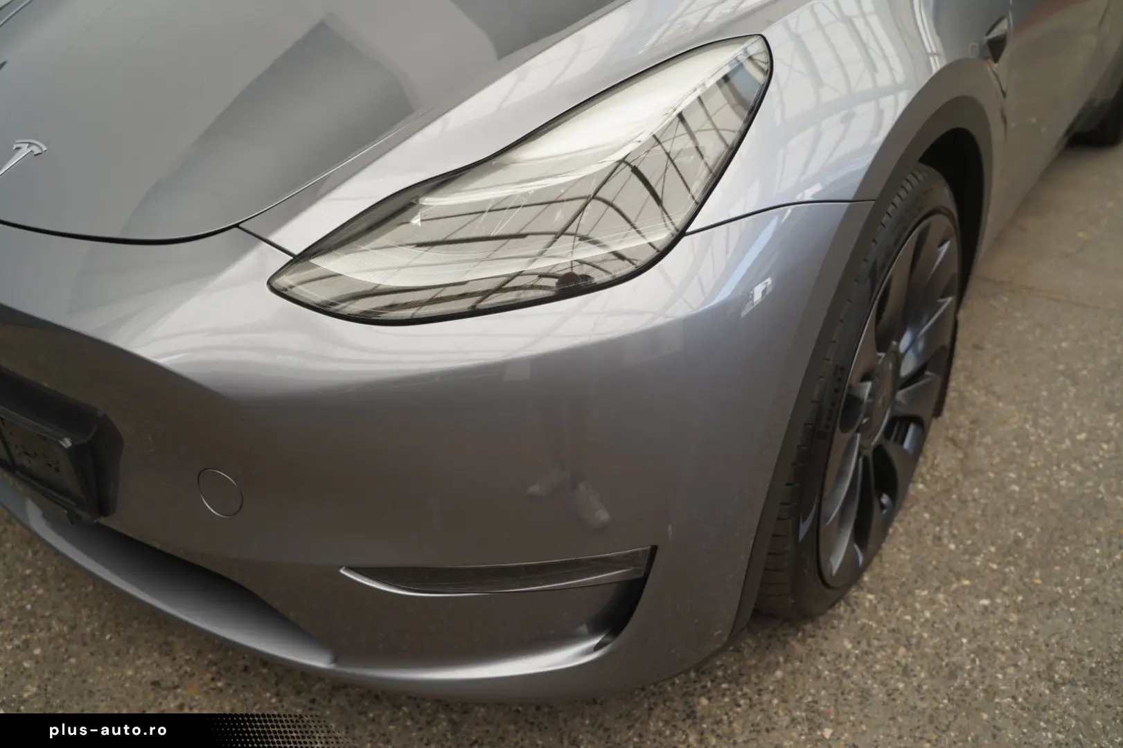 TESLA Model Y Performance  1. Hand