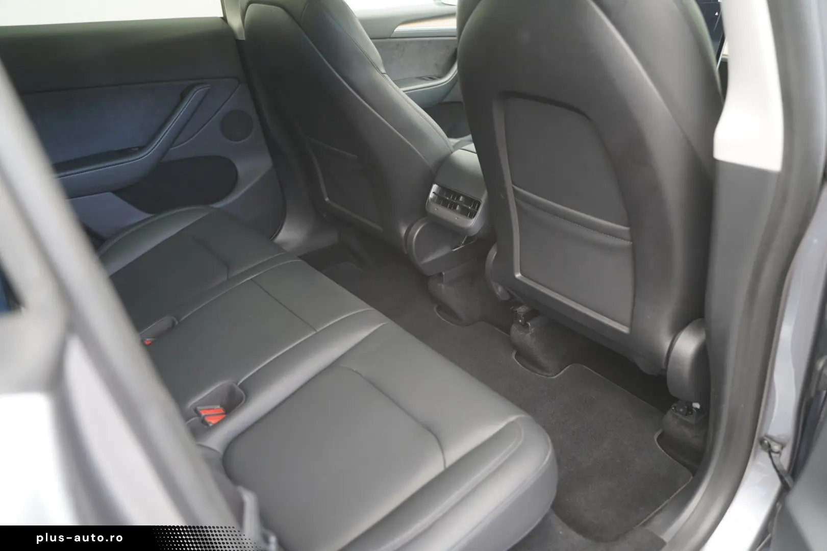 TESLA Model Y Performance  1. Hand