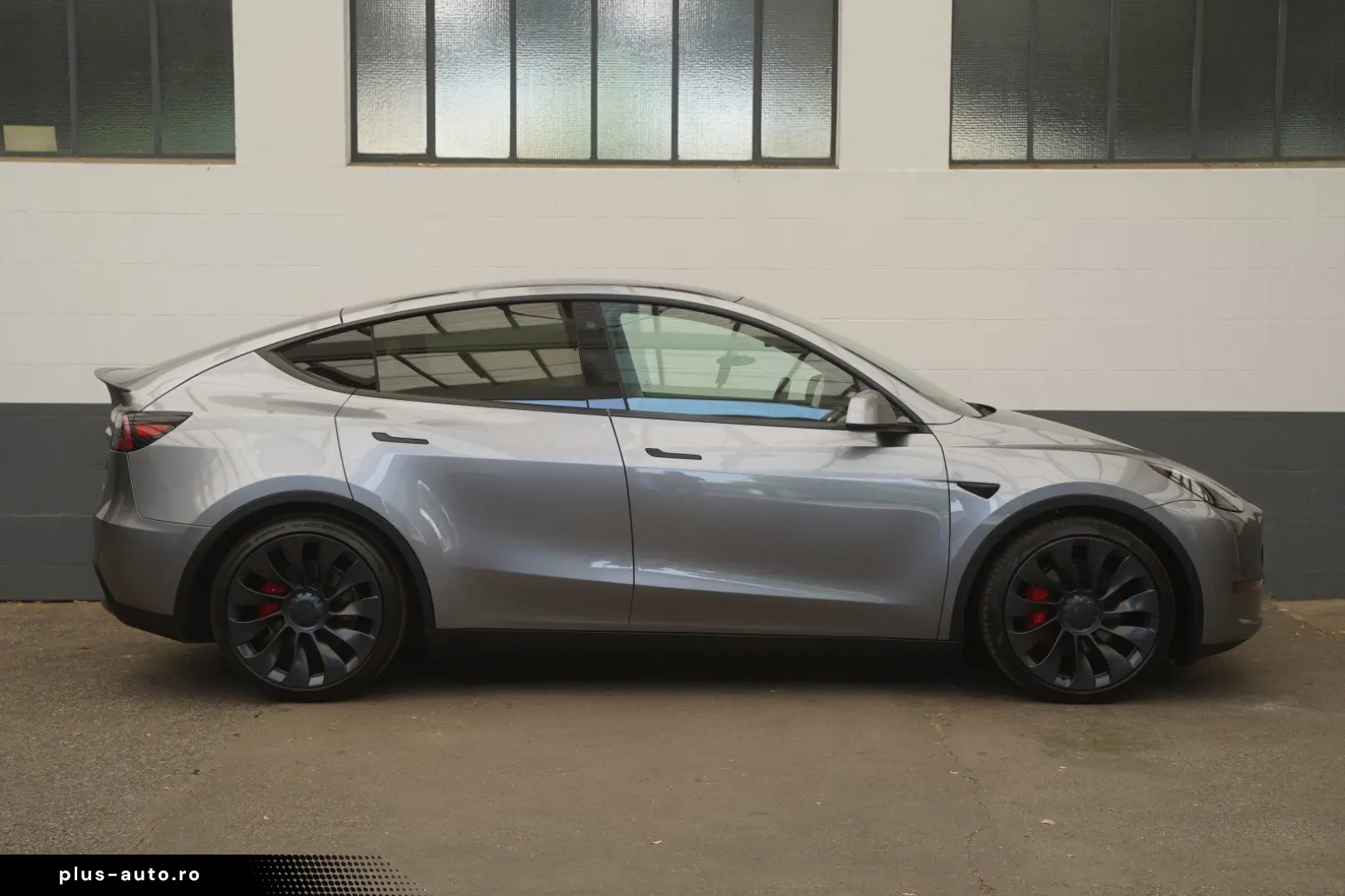 TESLA Model Y Performance  1. Hand